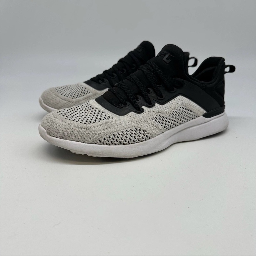 APL Techloom Tracer Shoe Ladies Black And White Lace Up Athletic  Size 8.5